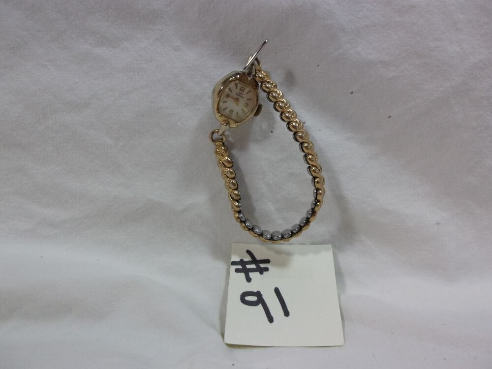 VINTAGE WALTHAM SWISS EXPANDABLE BAND WOMEN'S WATCH-MECHANICAL-RUNS